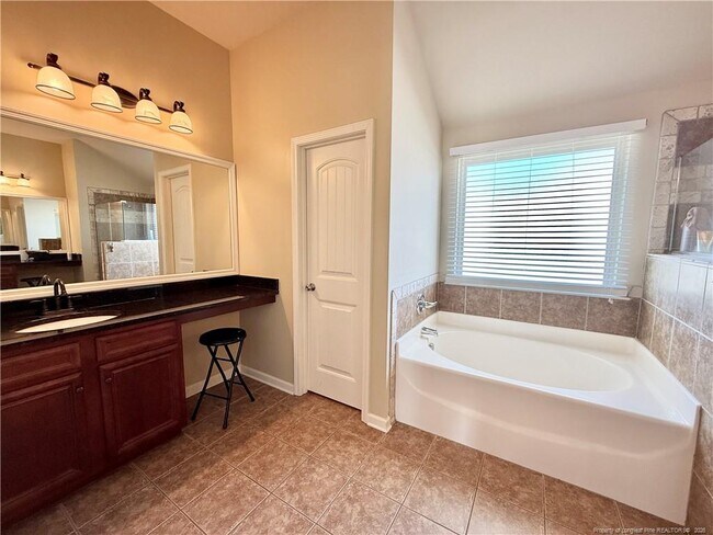 Building Photo - 642 Regimental Dr