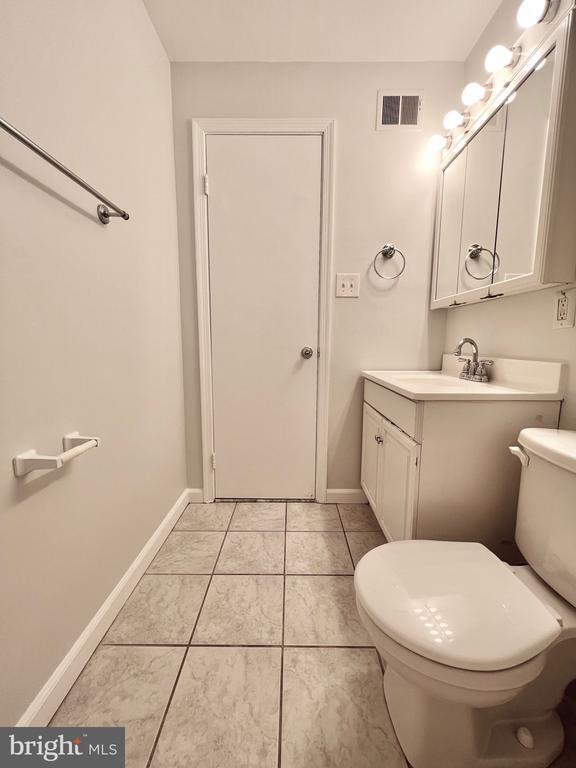 Building Photo - 1556 Bruton Ct