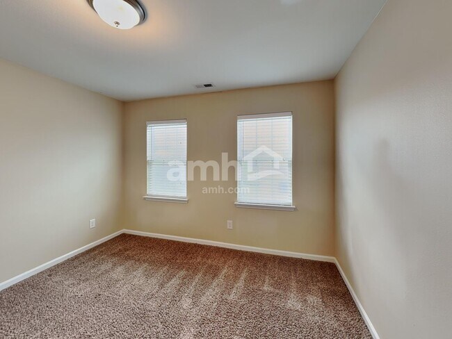 Building Photo - 114 Fining Ct