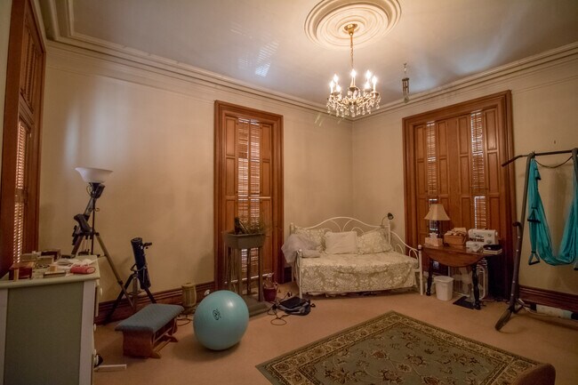 Building Photo - 453 S 9th St