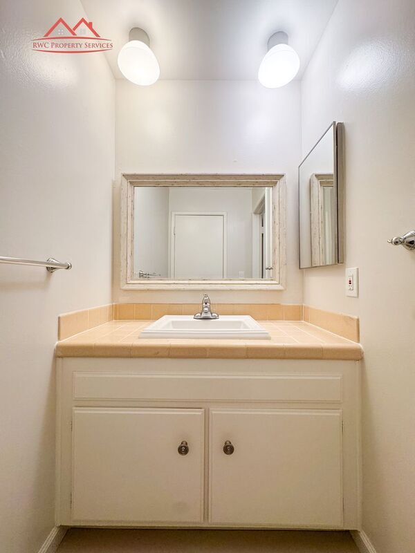 Building Photo - 1535 Albatross Dr