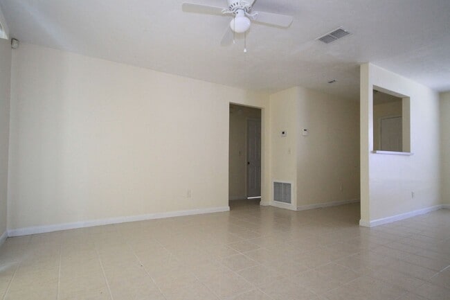 Building Photo - Lovely 3 bd/2 ba home in Summerfield!