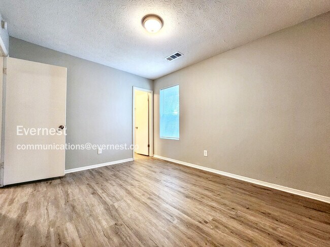 Building Photo - 901 Shiloh Ridge Run NW
