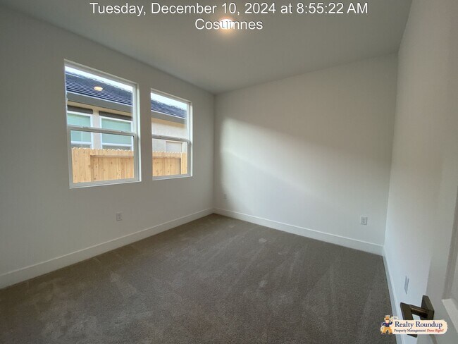 Building Photo - 4197 Crossroads Wy