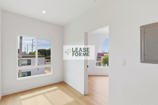 Building Photo - 8959 Hargis St