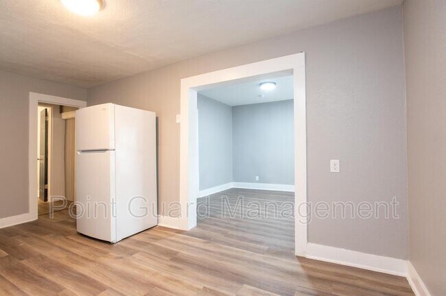 Building Photo - 623-627 S. Hydraulic - 2
