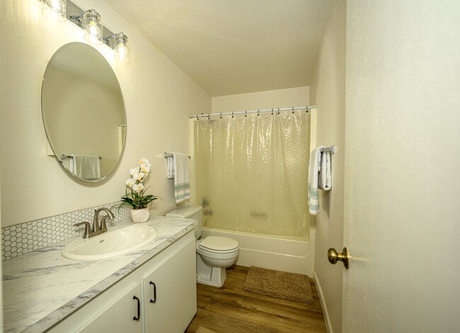 Bathroom 2 - 418 S Quillan Plz