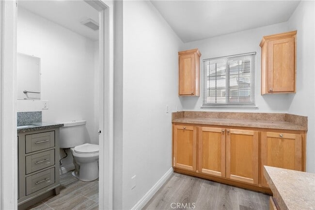 Building Photo - 8691 Davmor Ave