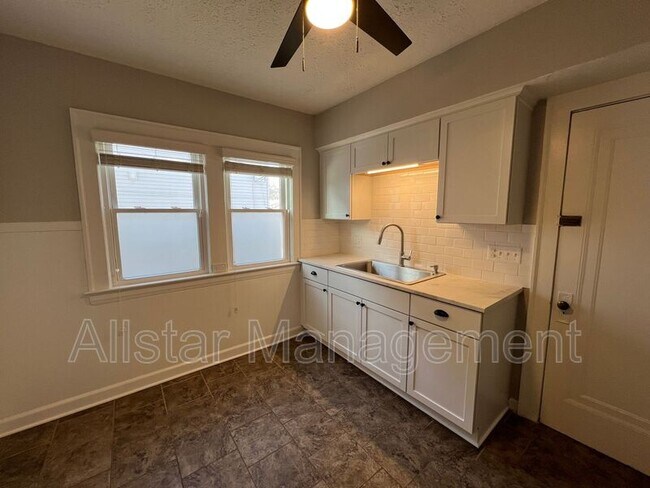 Building Photo - 3464 Granton Ave