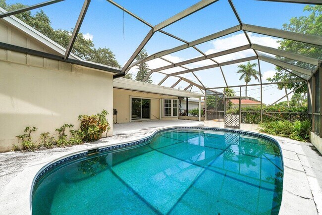 Building Photo - 222 Fairway W