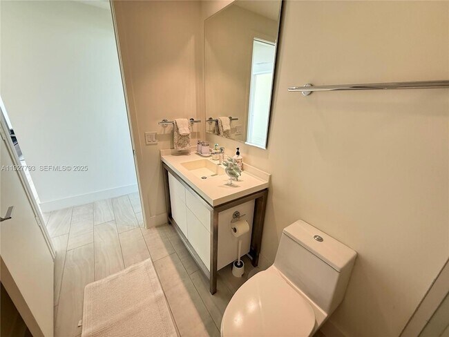 Building Photo - 2000 Metropica Wy