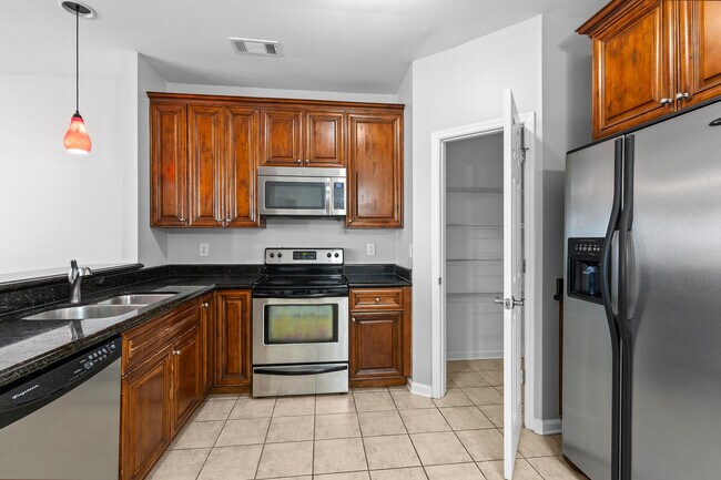 Building Photo - 2207 River Park Ct