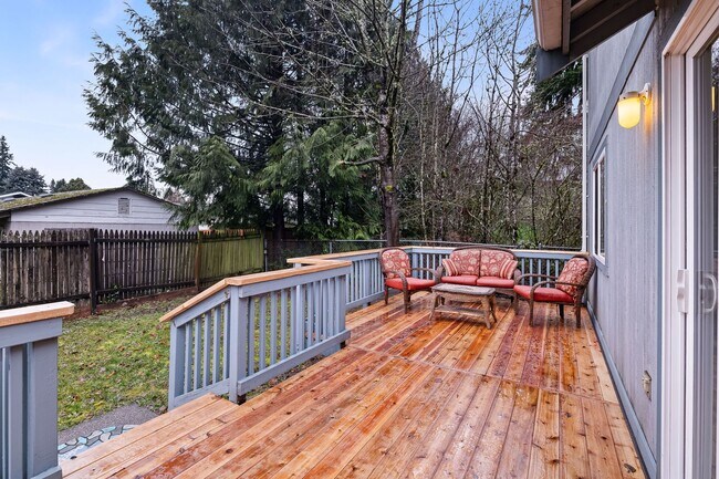 Building Photo - Eastside Olympia 3BD