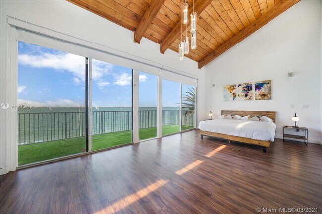 Building Photo - 1413 N Venetian Way