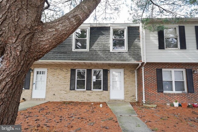 Building Photo - 738 Hemlock St