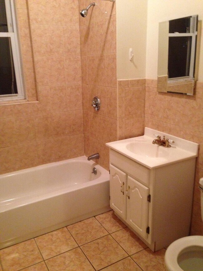 Building Photo - 28 Park Vale Ave