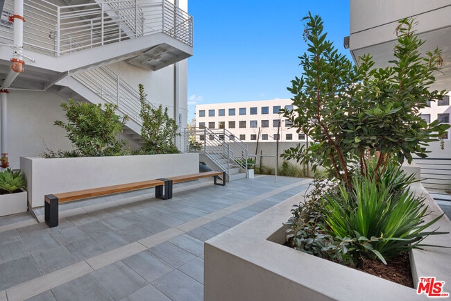 Building Photo - 160 Chestnut St