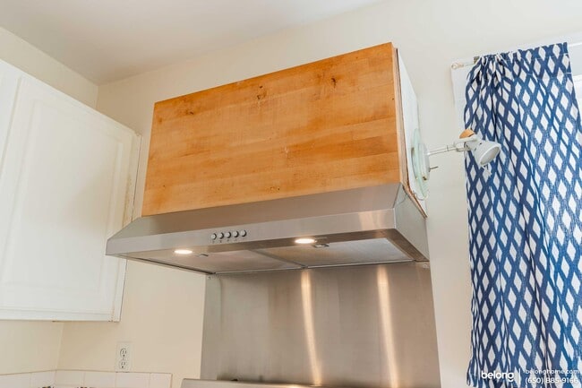 Building Photo - 2400 Bonar St