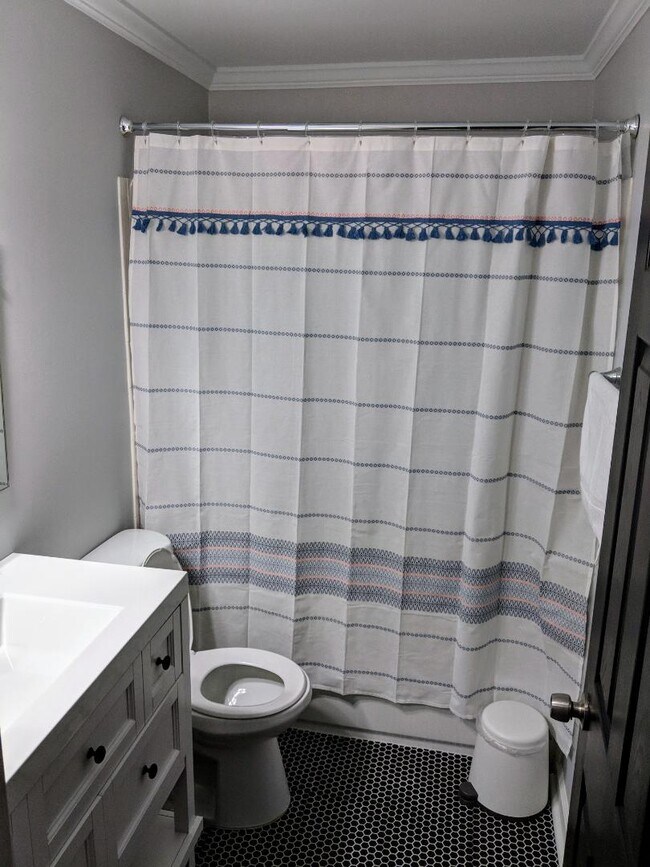 Building Photo - 3181 Parthenon Ave