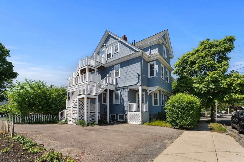 Building Photo - 279 E Squantum St