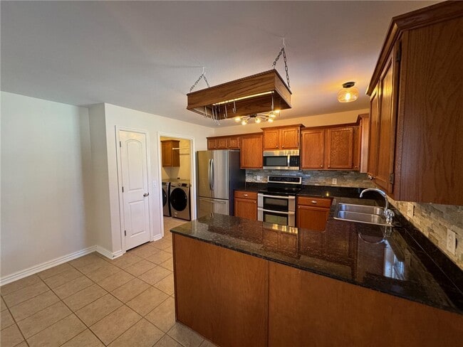 Building Photo - 1300 Yorkshire Dr