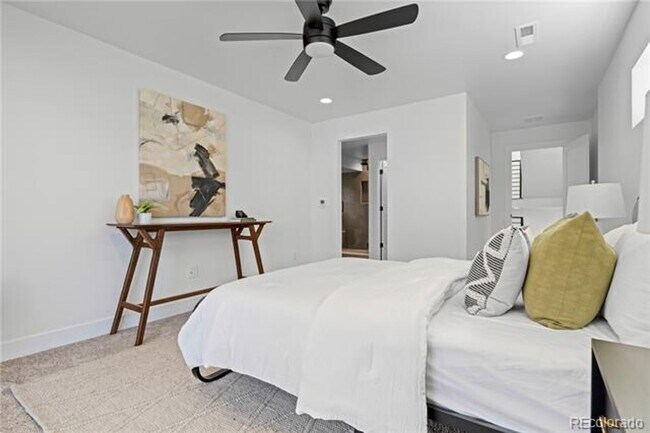 Building Photo - First Month on Us!  Gorgeous Contemporary ...