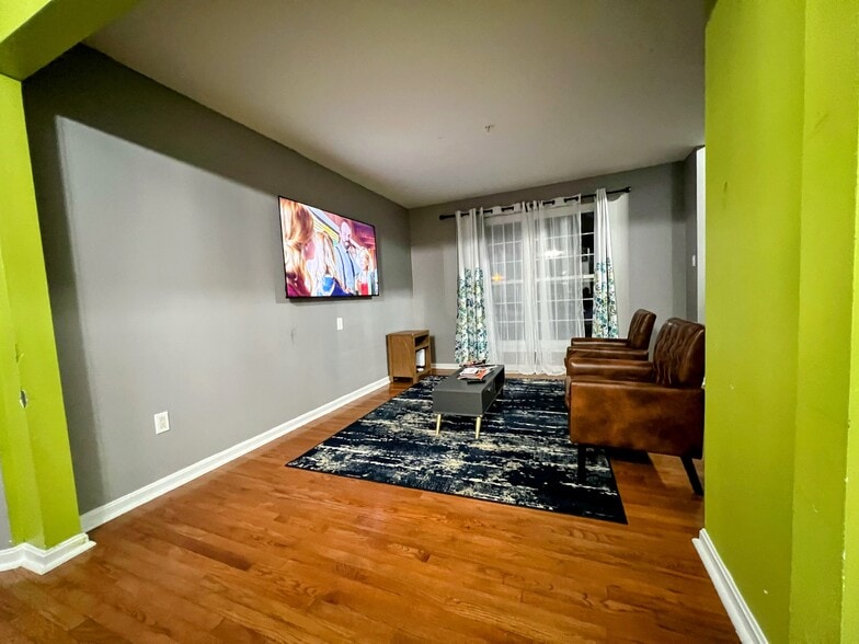 Building Photo - 6301 Grenfell Ct