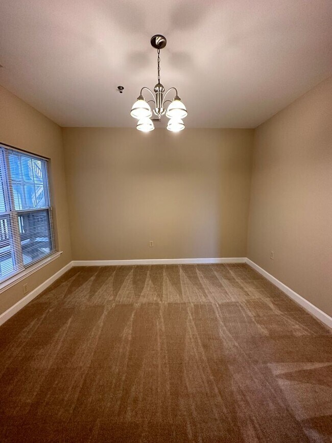 Building Photo - 302 Campus Walk Trl