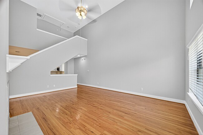 Building Photo - 2705 Rutland St