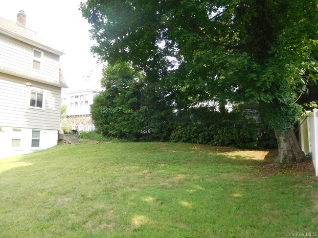 Building Photo - 44 Chippewa Rd