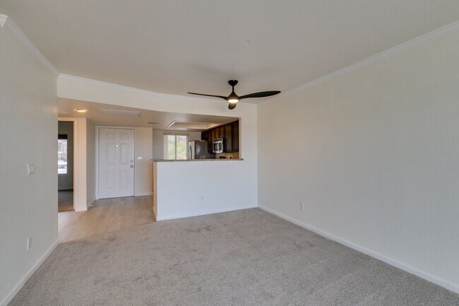 Building Photo - GORGEOUS 2 BEDROOMS UNIT*UPGRADED*TONS OF ...