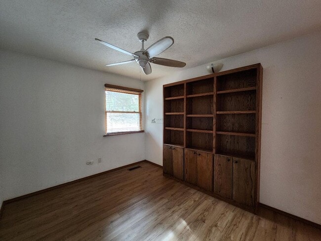 Building Photo - 246 Loma Entrada