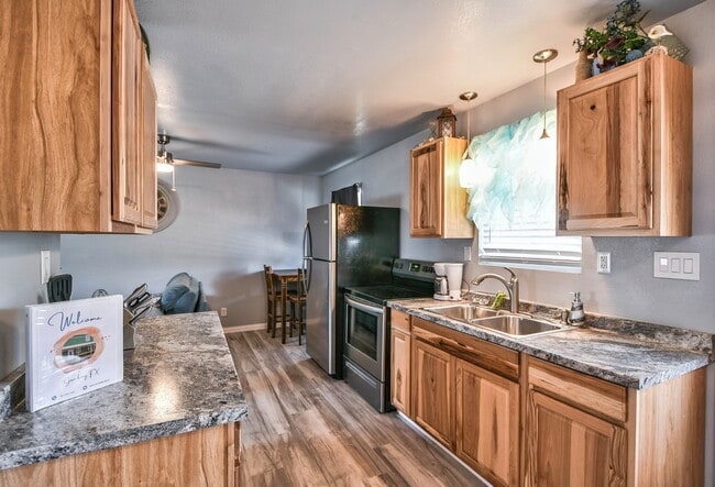 Building Photo - 824 S Blue Quail Ct