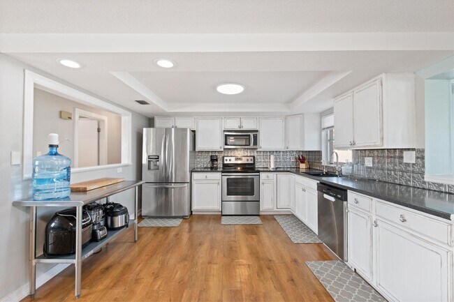 Building Photo - 121 Carlisle Ave NW