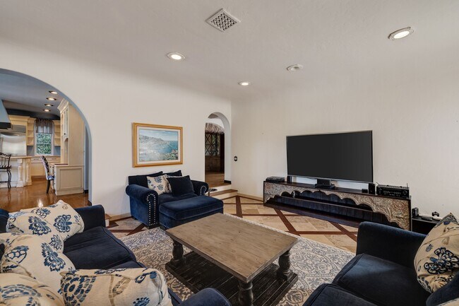 Building Photo - 1809 Palos Verdes Dr W