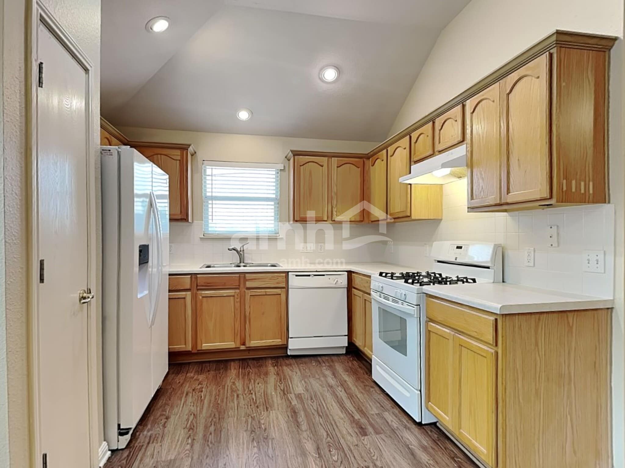 Building Photo - 136 Goddard