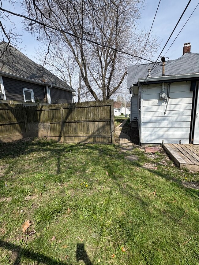 Building Photo - 645 Forest Ave