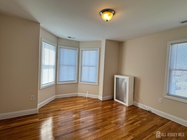 Building Photo - 150 George St