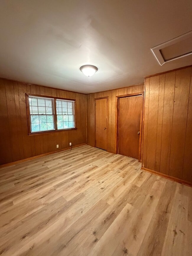 Building Photo - Brick 3/1 House in North Rome $950