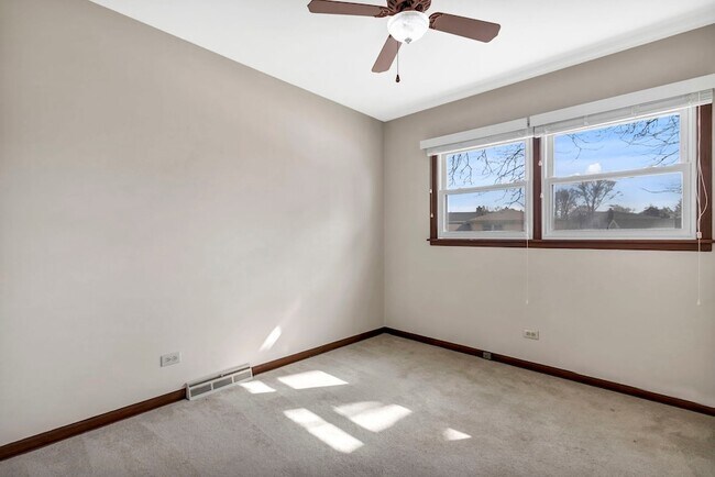 Building Photo - 9230 N Callero Dr