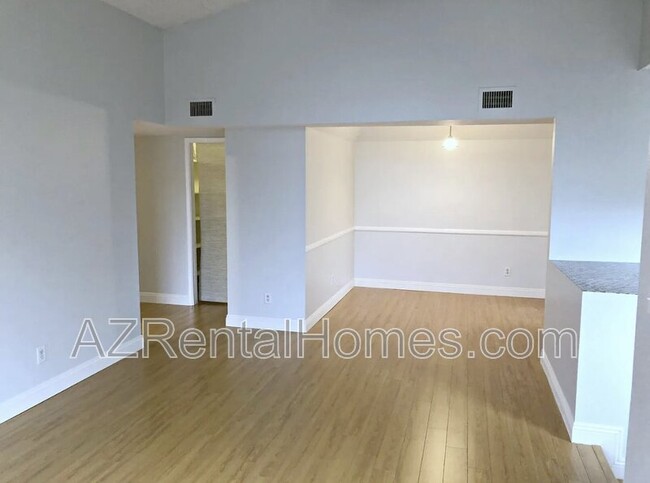 Building Photo - 700 E Mesquite Cir