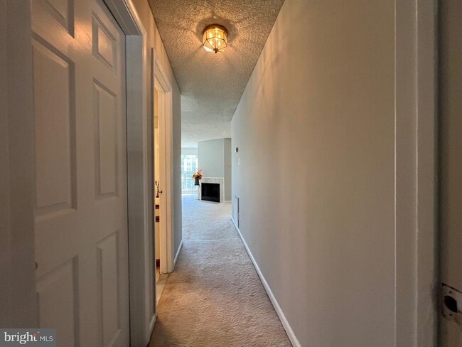 Building Photo - 12100 Greenway Ct