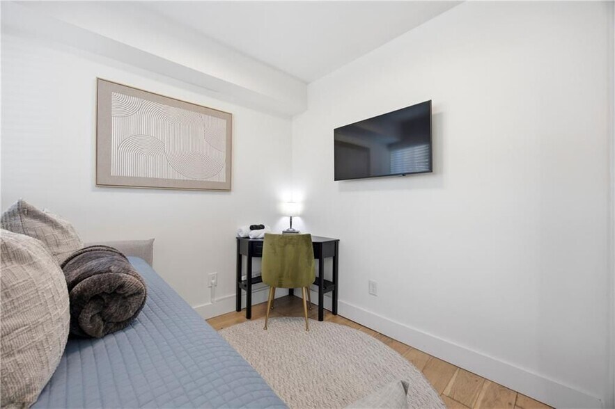 Building Photo - 434 Markham St SW