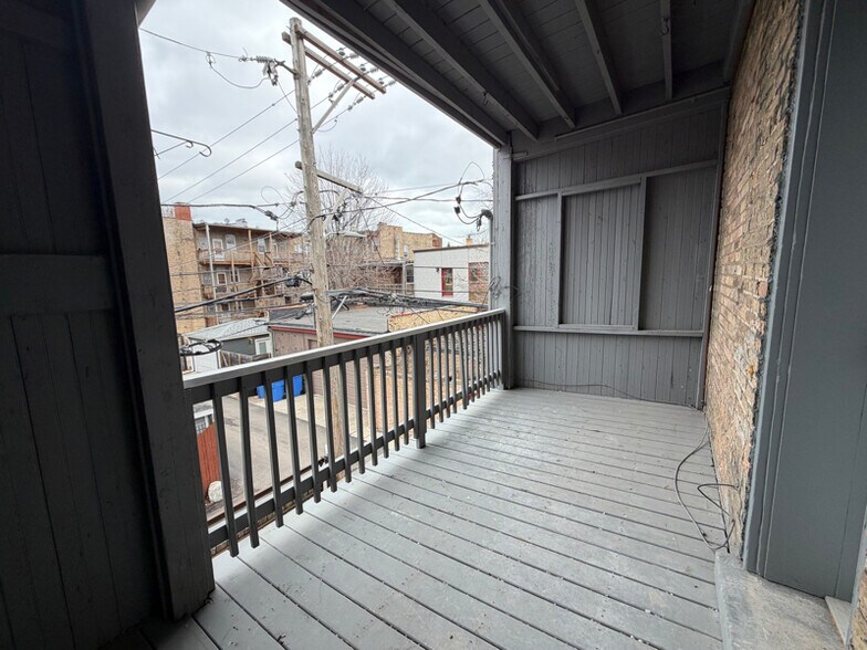 Building Photo - 3414 W Schubert Ave