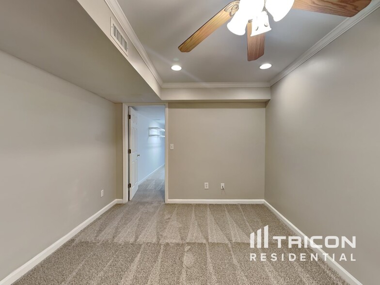 Building Photo - 2777 Brook Forest Dr