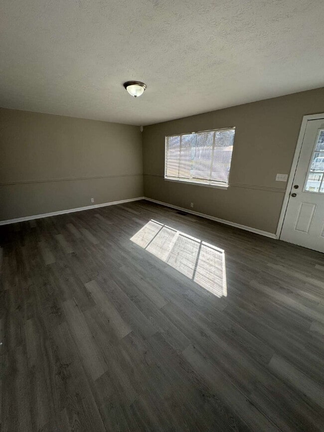 Building Photo - 120 Woodland Dr