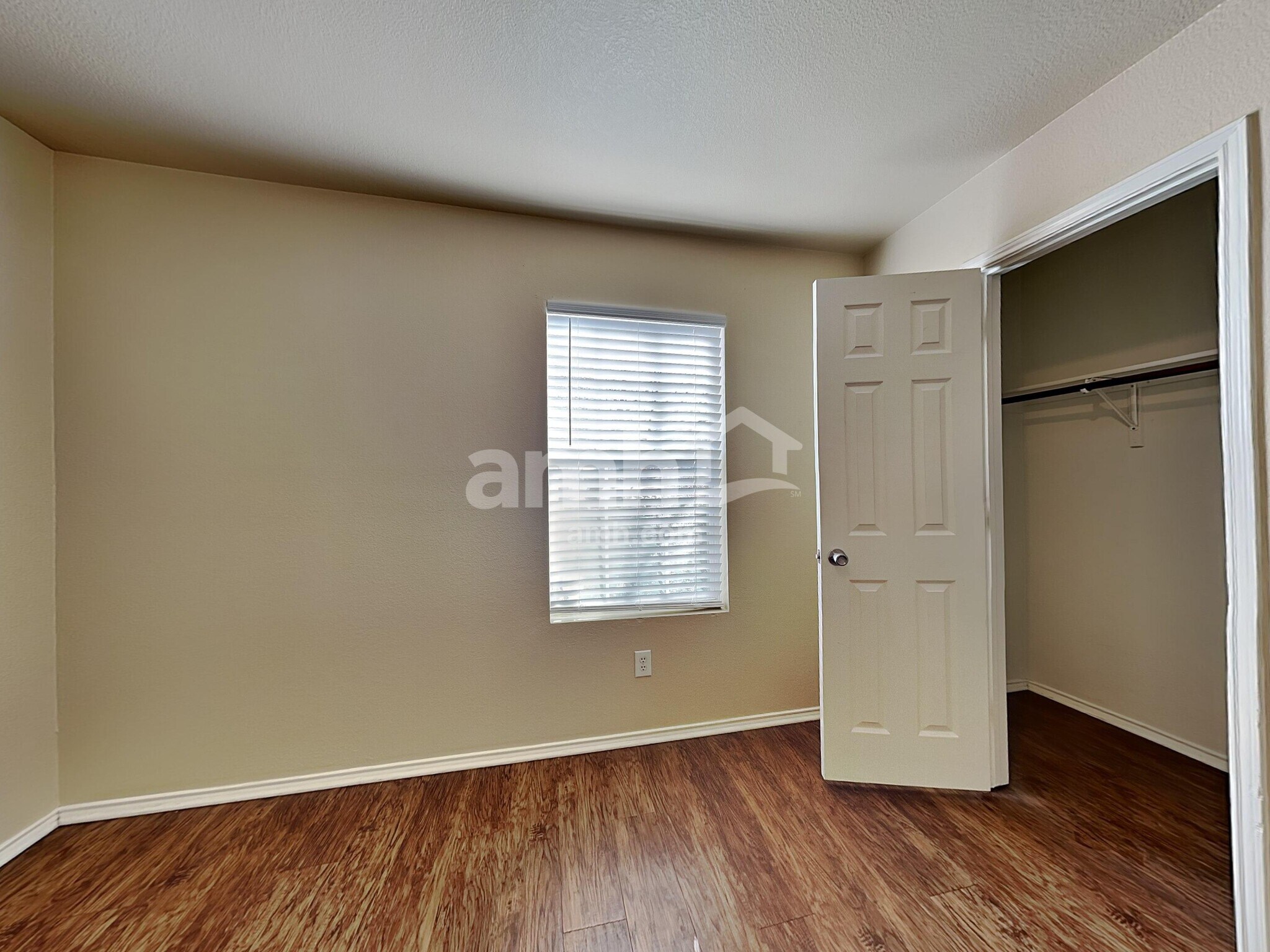 Building Photo - 1405 Sun Breeze Dr