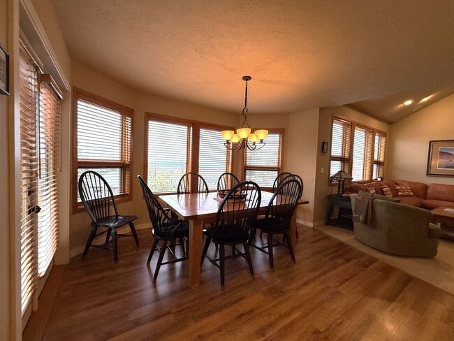 Building Photo - WINTER SPECIAL DISCOUNTED $500 PER MONTH F...