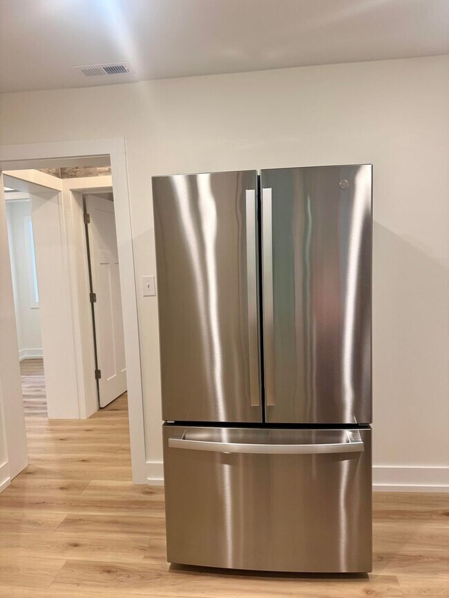 Building Photo - 2113 W Madison Ave