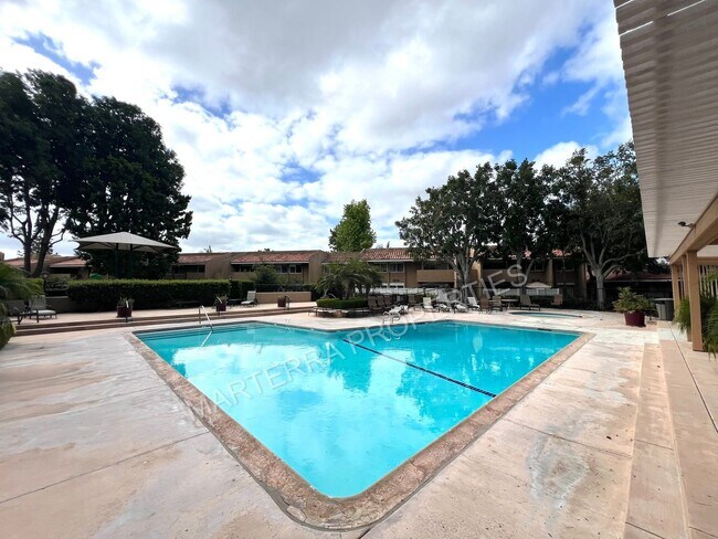 Building Photo - Charming 3-Bedroom, 2-Bathroom Home in Sou...